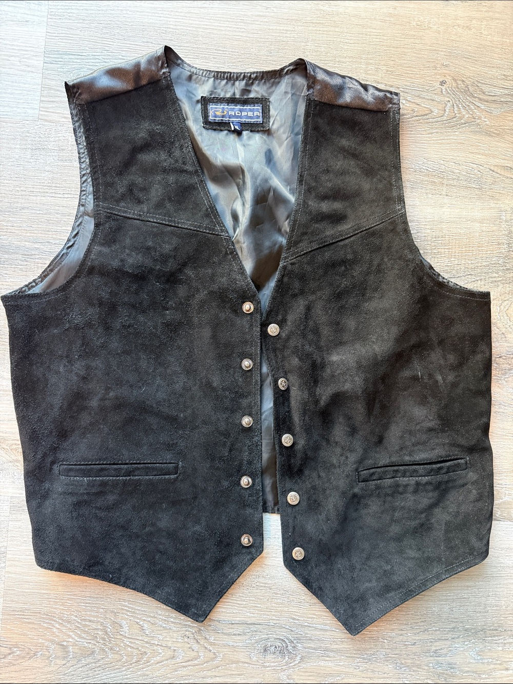 Men’s ROPER suede vest with ornate snaps